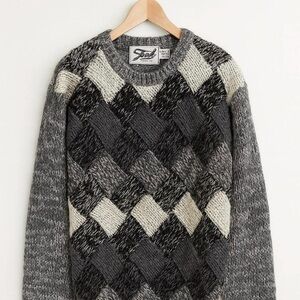 Vintage Styled Checkered Men’s Knit Sweater | Grey Black White Diamond Pattern